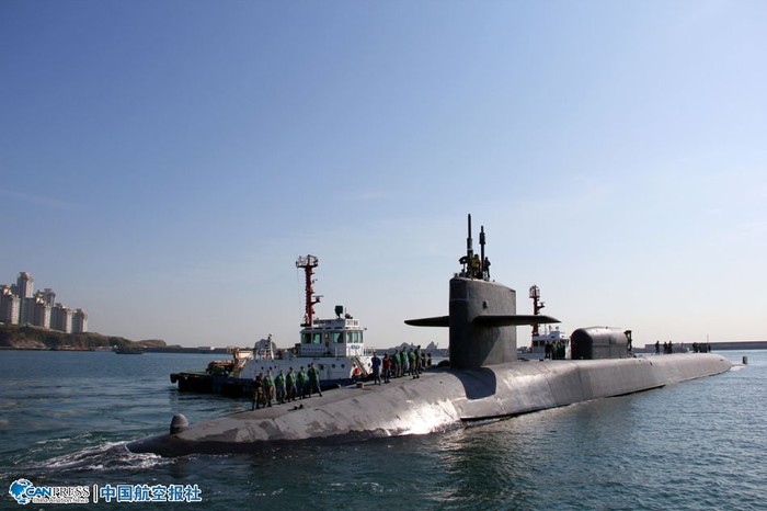 Tàu ngầm hạt nhân USS Ohio của hải quân Mỹ cập cảng Busan Hàn Quốc.